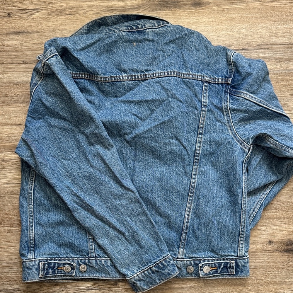 Levi's Classic Blue Jean Jacket - Picture 3 of 5